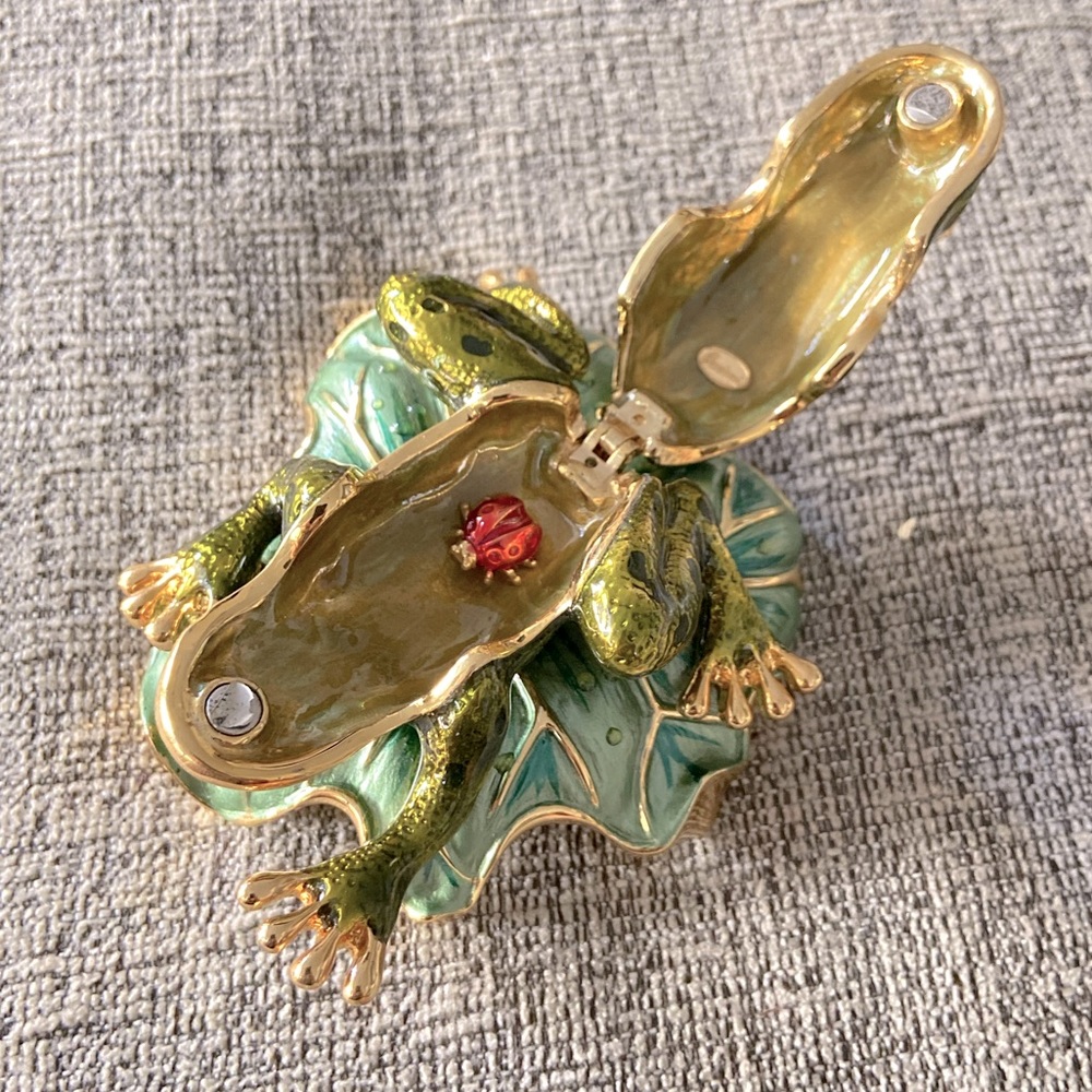 Trinket NWT